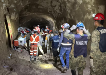 Se complica rescate de mineros en Sinaloa: Aumenta nivel de agua en bóveda donde están los trabajadores