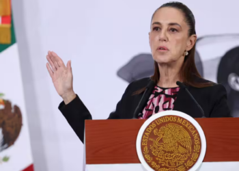 Sheinbaum hace llamado rumbo a 2027: Funcionarios que busquen candidatura deberán renunciar