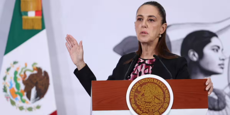 Sheinbaum hace llamado rumbo a 2027: Funcionarios que busquen candidatura deberán renunciar