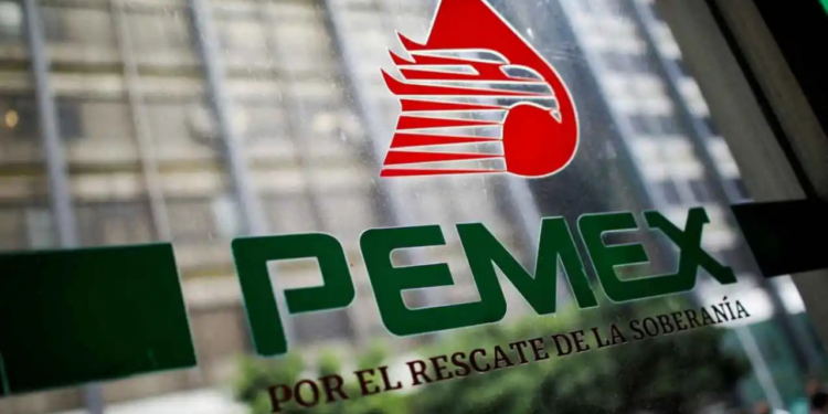 Jubilados de Pemex exigen frenar la reforma a ‘pensiones doradas’ tras su aprobación en congresos locales