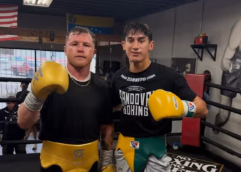 Canelo Álvarez ya luce haciendo sparring rumbo a su pelea de septiembre por un título mundial