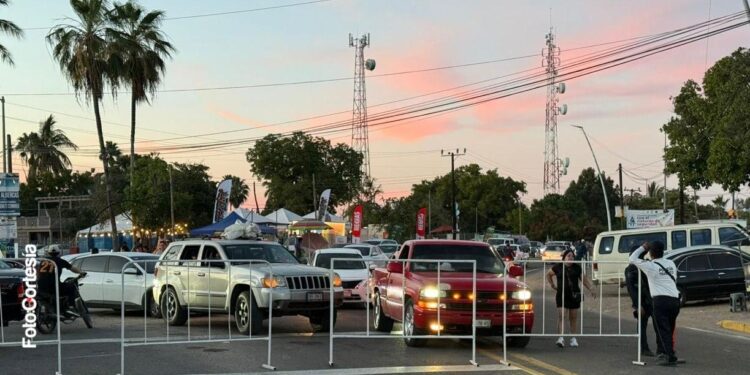 Cierran acceso principal en Altata y generan inconformidad entre comerciantes