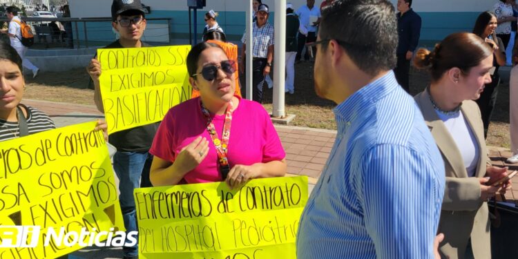 Enfermeras del Hospital Pediátrico protestan en Hospital General exigen certeza laboral