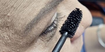 Maquillaje mal retirado, principal causa de irritación ocular crónica y síndrome de ojo seco