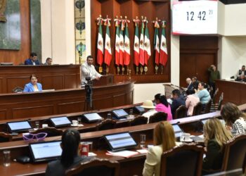 Pleno del Congreso da lectura a dos dictámenes y cinco nuevas iniciativas