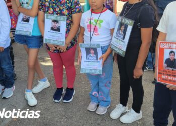 Niños alzan la voz por desaparecidos en marcha simbólica