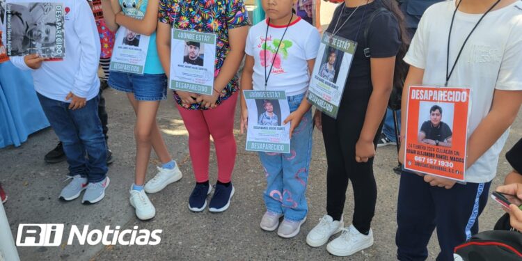 Niños alzan la voz por desaparecidos en marcha simbólica
