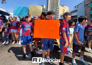 “Confiamos que la justicia los deje libres”: Realizan manifestación a las afueras de la FGR en Mazatlán