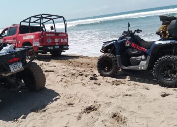 Reportan a un menor de 15 años desaparecido en el mar de la Isla de la Piedra, en Mazatlán; dos más fueron rescatados