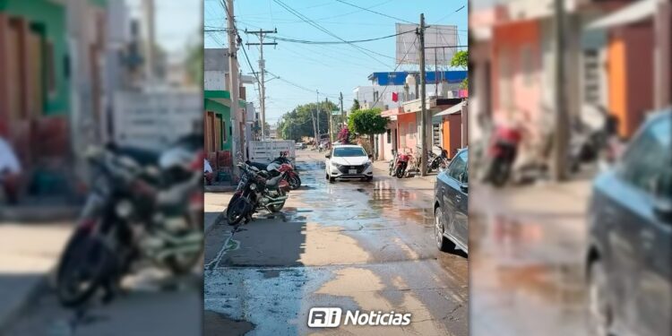 Denuncia regidora drenaje colapsado en colonia 20 de Noviembre