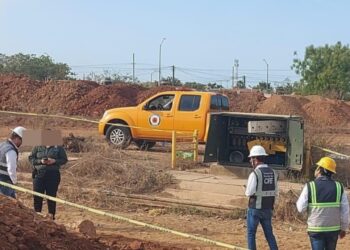Se electrocuta hombre dentro de una alcantarilla de la CFE en Santa Teresa