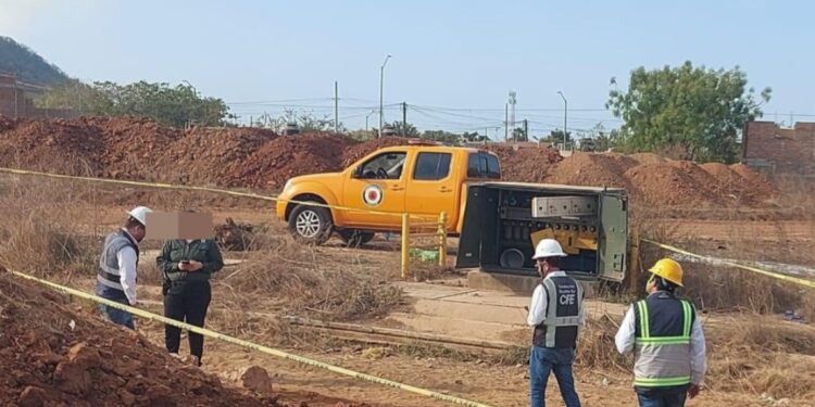 Se electrocuta hombre dentro de una alcantarilla de la CFE en Santa Teresa