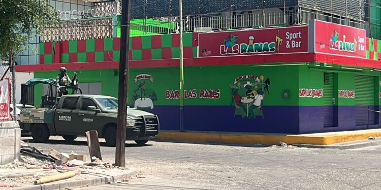 Ejecutan a balazos a mujer afuera del Bar Las Ranas, en Culiacán