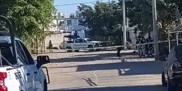 Dos hombres y una mujer son atacados a balazos en la Vicente Toledano, en Culiacán