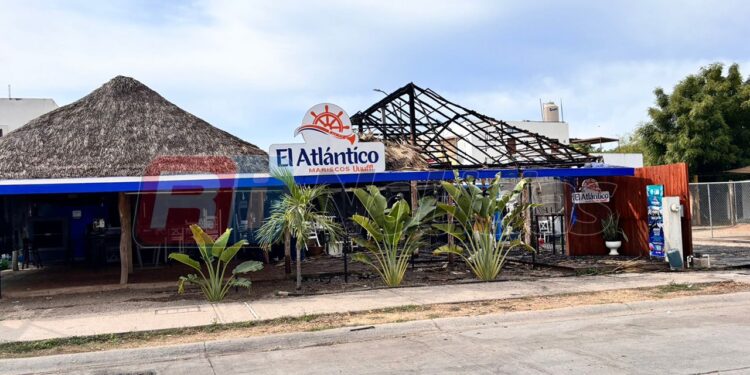 Se incendia negocio de mariscos El Atlántico en Real del Valle en Mazatlán
