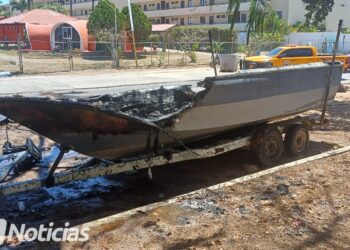 Se incendia lancha estacionada en la avenida Sábalo Cerritos