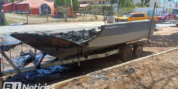 Se incendia lancha estacionada en la avenida Sábalo Cerritos