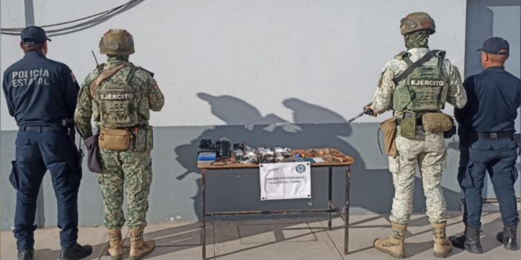 Aseguran celulares, y objetos ilícitos tras revisión a penal de la región del Évora, en Angostura
