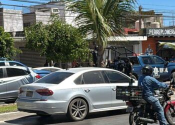 Policías Municipales detienen a dos “roba Oxxos” en la Klein en Mazatlán