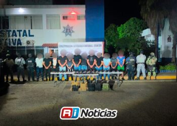 Detienen a 12 hombres armados en hotel de El Rosario; Tres son menores