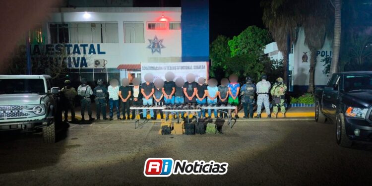 Detienen a 12 hombres armados en hotel de El Rosario; Tres son menores