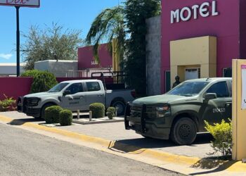 Privan de la libertad a pareja en motel al sur de Culiacán; realizan labores de peritaje