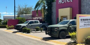 Privan de la libertad a pareja en motel al sur de Culiacán; realizan labores de peritaje