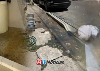 Colapsa drenaje en la colonia Ramón F. Iturbe: aguas negras inundan cinco viviendas