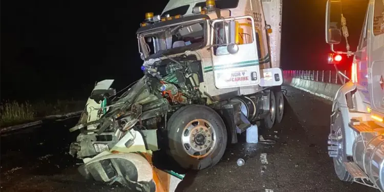Chocan por alcance dos tráilers en la autopista Culiacán. Mazatlán en Elota