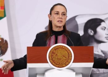 Sheinbaum celebra baja en el precio del barril de petróleo