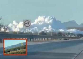 Inmensa nube de amoníaco cubre carretera de Guaymas tras choque y volcadura de pipa