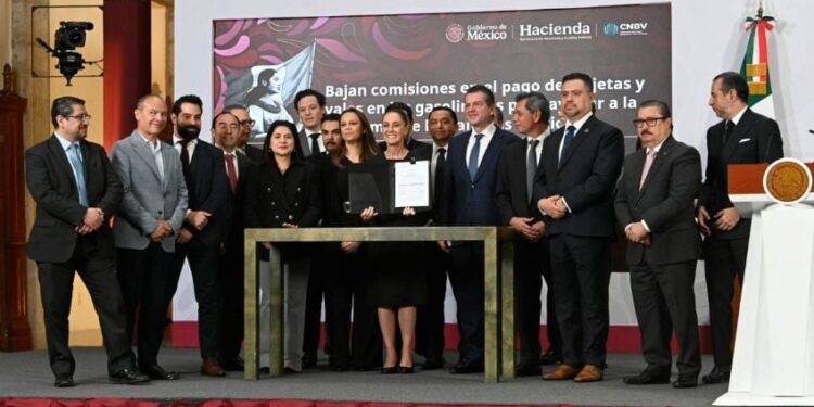 Claudia Sheinbaum confía en que gasolineros reduzcan el precio del diésel