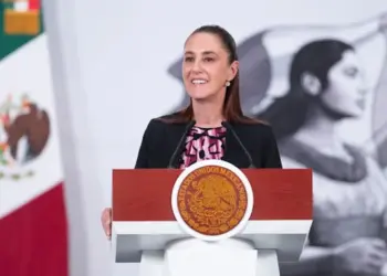 Tras regaño, van a Palacio productores y gasolineros