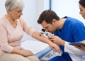 ¿Cómo detectar a tiempo el melanoma? Estas son las señales de alerta del cáncer de piel