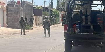 Detienen a tres hombres armados tras operativo militar en la Ruiz Cortines, al sur de Culiacán