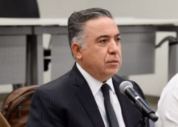 Senado aprueba licencia temporal a Enrique Inzunza; asume su suplente Omar López