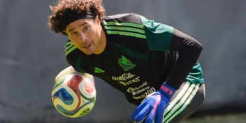 Memo Ochoa confirma su sexto Mundial y hará historia con México en 2026