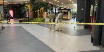 Tres personas mueren tras balacera en plaza Cuatro Ríos en Culiacán