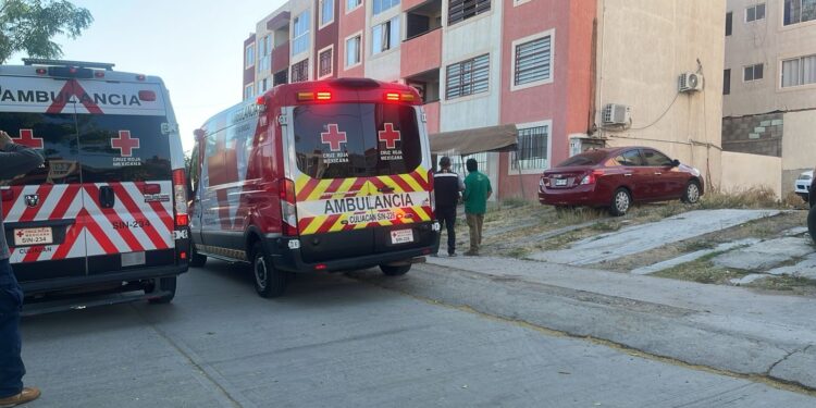 Incendio en departamento moviliza a cuerpos de emergencia; cinco personas fueron atendidas