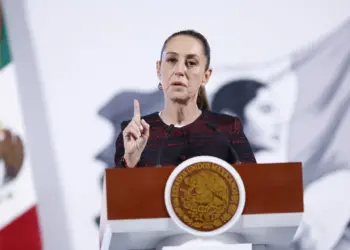 Sheinbaum critica uso de logotipos de Nueva York en patrullas de Chihuahua