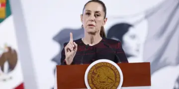 Sheinbaum critica uso de logotipos de Nueva York en patrullas de Chihuahua