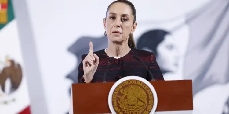 Sheinbaum critica uso de logotipos de Nueva York en patrullas de Chihuahua