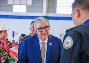 FGR confirma comparecencias de funcionarios señalados por Estados Unidos; descartan ficha roja de Interpol