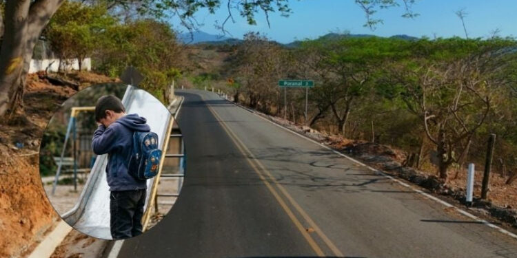Abandonan a dos hermanitos en carretera; les vendaron los ojos para engañarlos