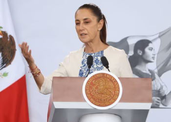 “Quienes creen que la presidenta se arrodilla están destinados a la derrota”; Sheinbaum responde a la oposición