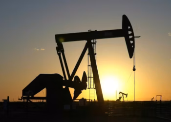Sube el petróleo por tensión en el estrecho de Ormuz tras nuevos ataques e intervención de EE.UU.