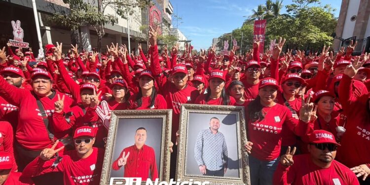 Marchan trabajadores del Stasac en Culiacán exigiendo justicia y seguridad