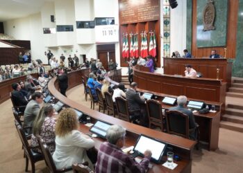 Dan lectura a tres iniciativas y dos dictámenes en Sesión Ordinaria del Congreso del Estado