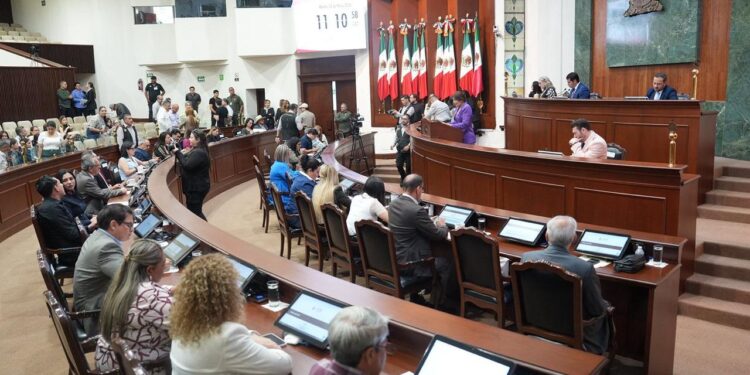 Dan lectura a tres iniciativas y dos dictámenes en Sesión Ordinaria del Congreso del Estado