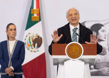 Sheinbaum descarta vínculo entre salida de director de Pemex y derrame en Veracruz